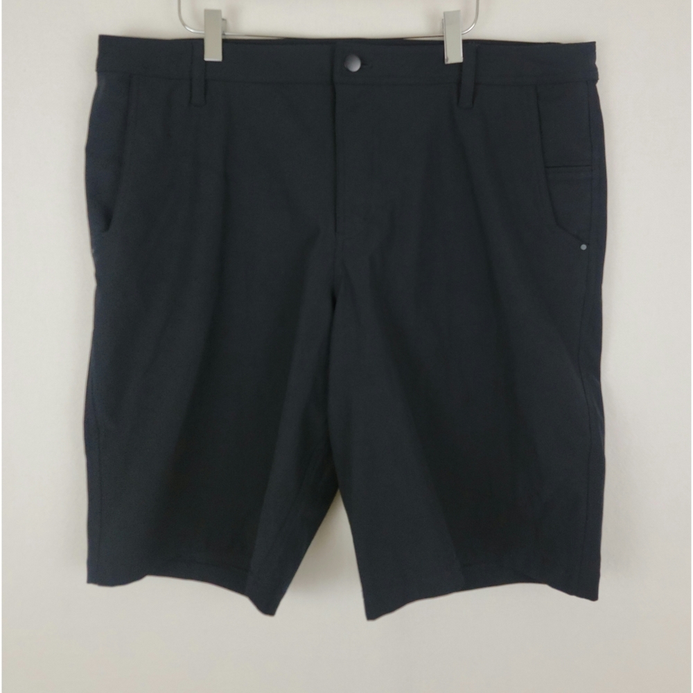 Lululemon 40x11 black shorts